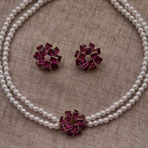 Parure composée d’un collier à double rang de perles blanches Tunisie