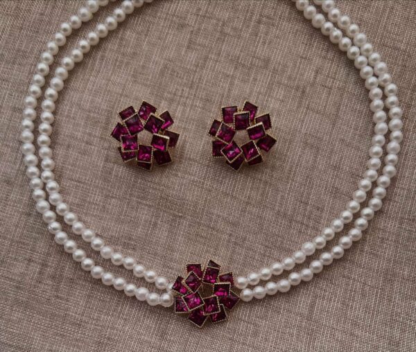Parure composée d’un collier à double rang de perles blanches Tunisie