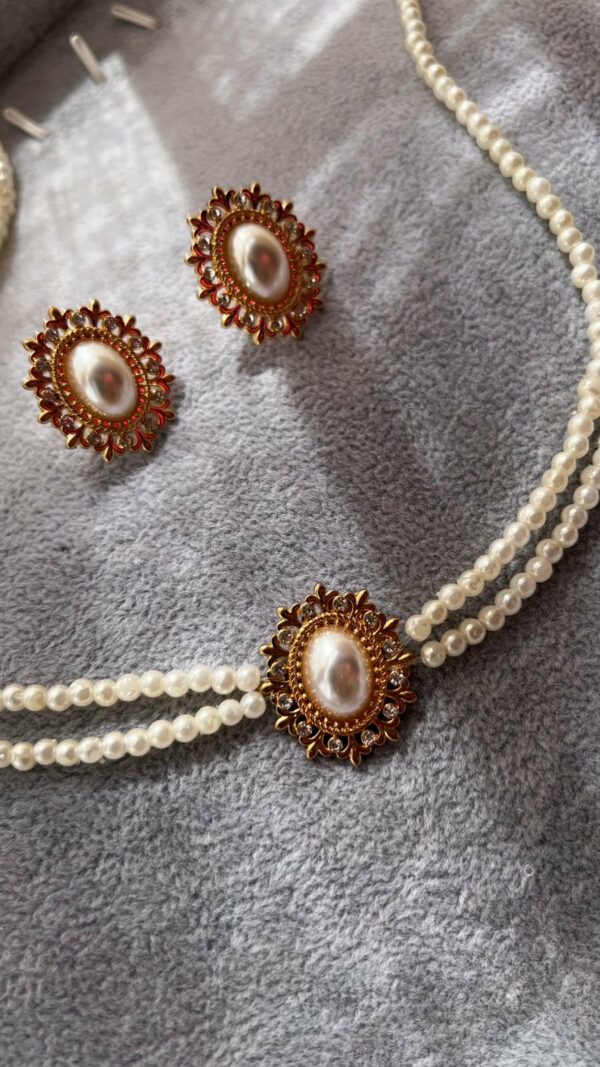 Parure composée d’un collier double rang de petites perles Tunisie
