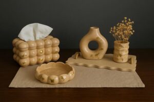 Éléments de Décoration en Gypse Naturel: Vase Sculptural + Plateau Rond Décoratif + Pot Irrégulier (Froissé) +La Boîte à Bulles (porte serviette) Tunisie