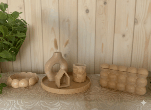 Éléments de Décoration en Gypse Naturel: Vase Sculptural + Plateau Rond Décoratif + Mini Maisonnette + Pot Irrégulier (Froissé) +La Boîte à Bulles (porte serviette) + Plat à Bijoux Coquillage Tunisie