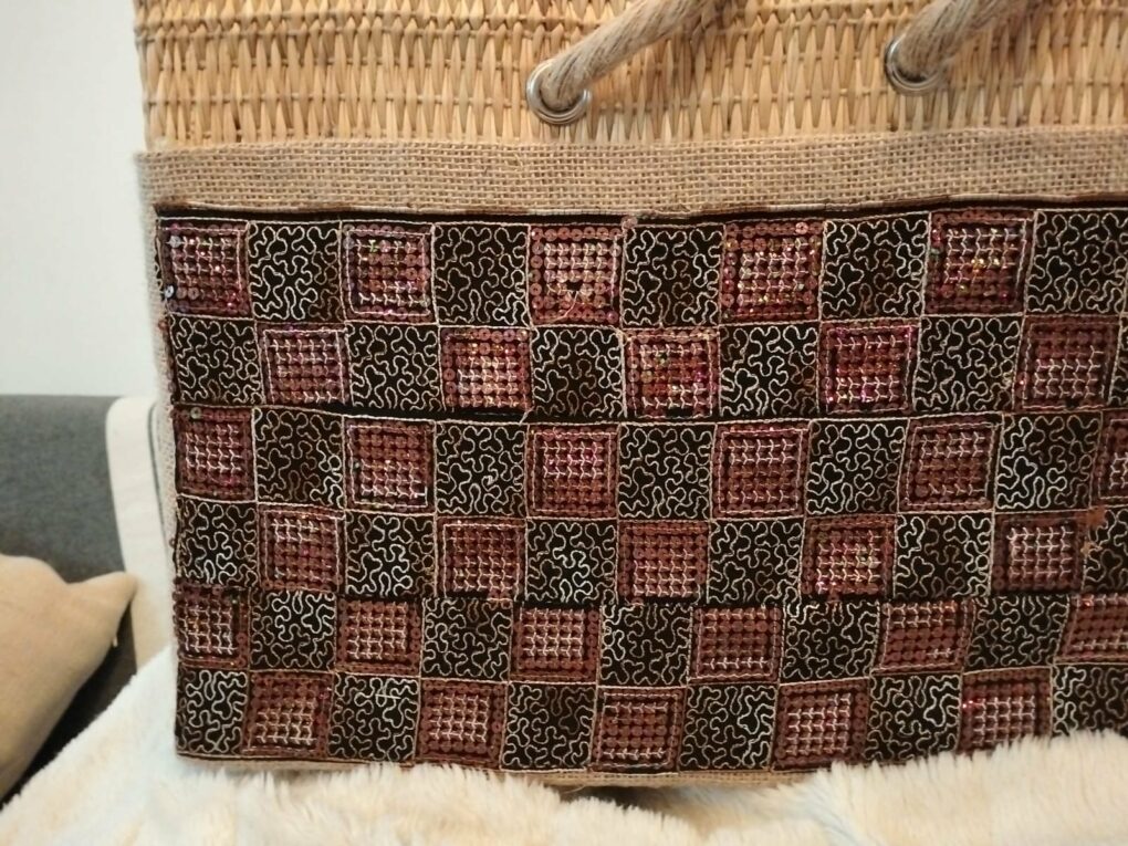 2026/04/1000365752-scaled.jpg Couffin bling bling: main en corde tissus halfa avec carreau scintillant Tunisie