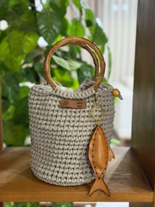 Sac seau grège clair avec porte clé en cuir Tunisie