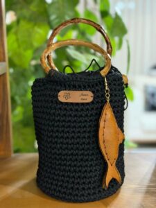Sac seau noir avec porte clé poisson en cuir Tunisie
