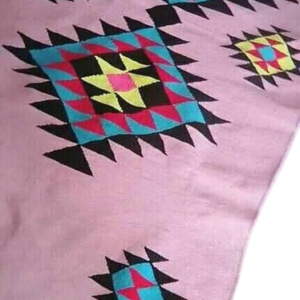 Kilim triangulaire en tissu rose Tunisie