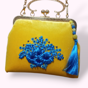 Sac Pochette en Velours Jaune Moutarde – Broderies Bleues en Relief & Esprit Rétro 2 en Tunisie Sac Pochette en Velours Jaune Moutarde – Broderies Bleues en Relief & Esprit Rétro Tunisie