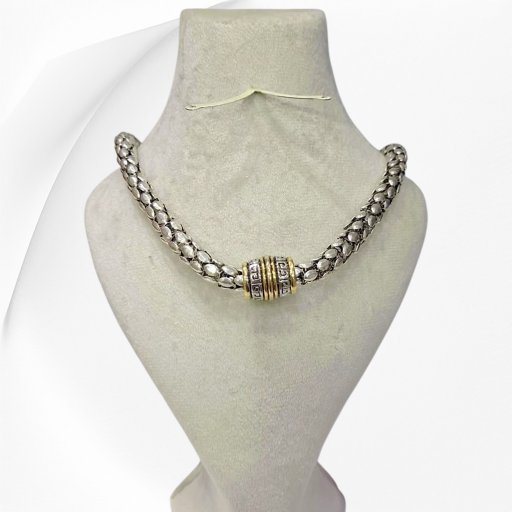1000396851.png Collier Ras-de-Cou Tressé Argenté et Motifs Grecs Vrai plaquior Tunisie