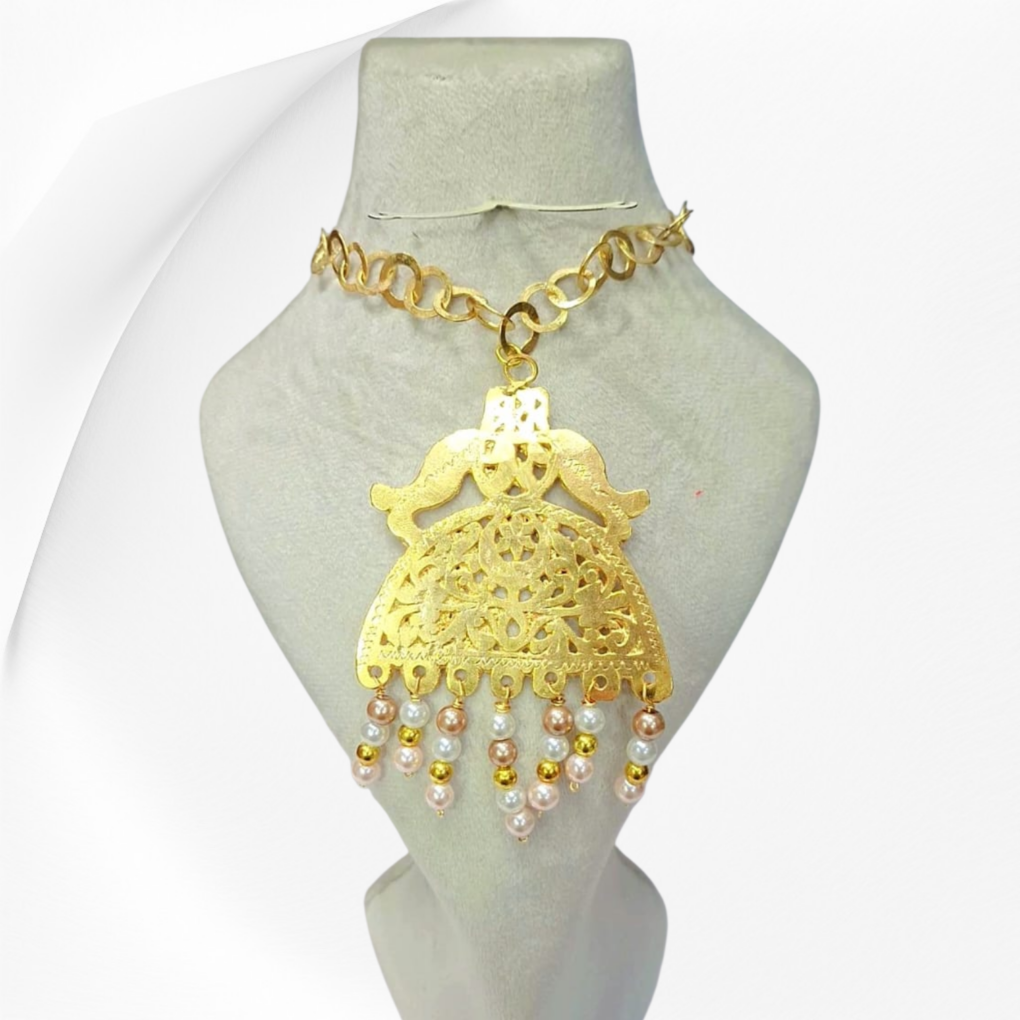 1000396859.png Collier Pendentif Filigrane Doré et Franges de Perles Tunisie