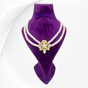 Titre : Collier Double Rang de Perles et Broche Dorés 1 en Tunisie Titre : Collier Double Rang de Perles et Broche Dorés Tunisie