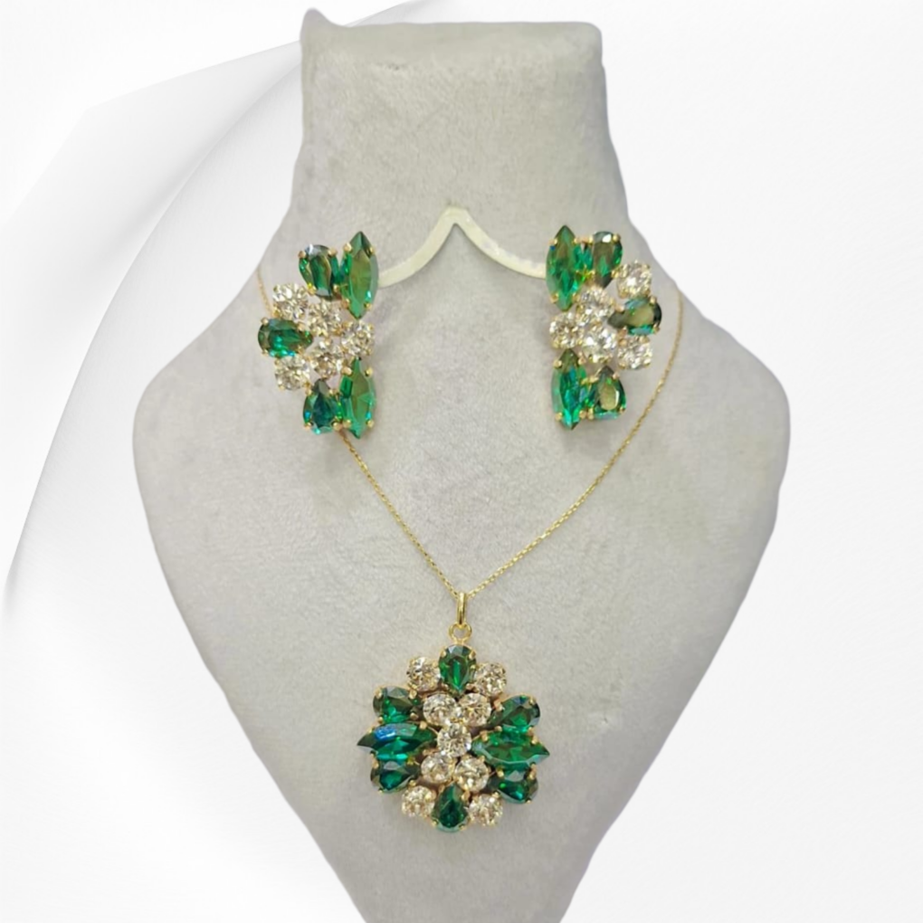 1000396872.png Parure Dorée Cristaux Émeraude et Strass Tunisie