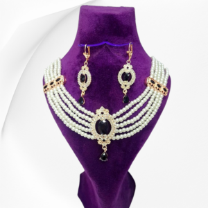 Parure en Cuivre Rosé, Multi-rangs de Perles et Cristaux Noirs 2 en Tunisie Parure en Cuivre Rosé, Multi-rangs de Perles et Cristaux Noirs Tunisie