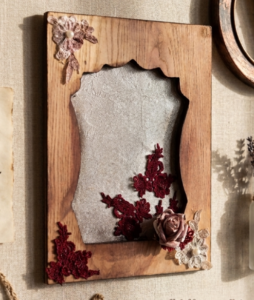 Cadre décoratif artisanal en bois au style romantique Tunisie